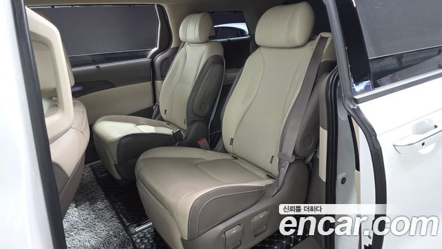 Kia Canival 2021 — photo 18
