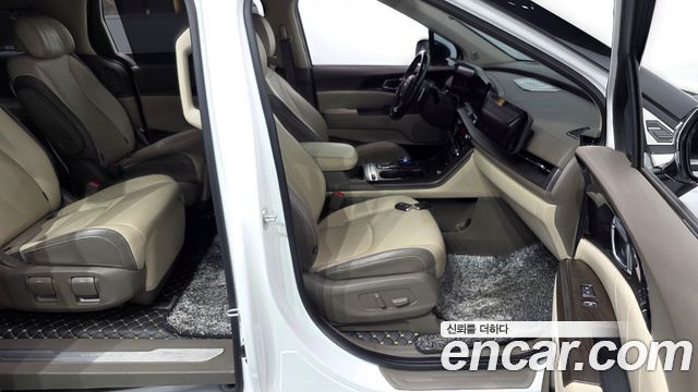 Kia Canival 2021 — photo 16