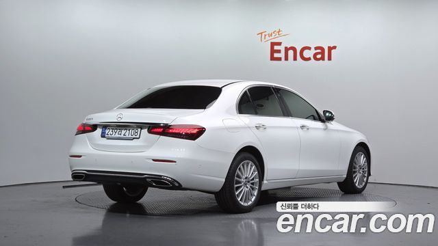 Mercedes-Benz E-Class 2023 — photo 2