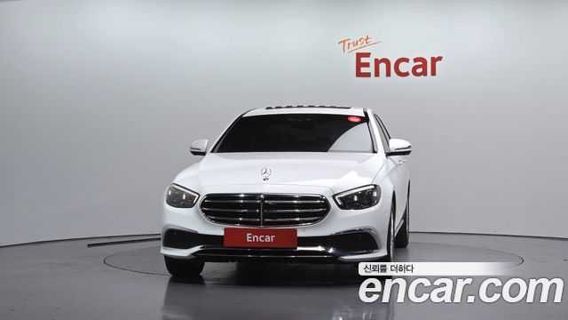 Mercedes-Benz E-Class 2023 — photo 3