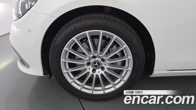 Mercedes-Benz E-Class 2023 — photo 5