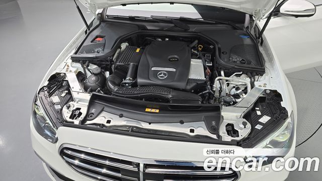 Mercedes-Benz E-Class 2023 — photo 6