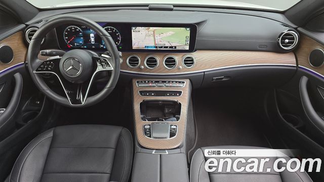 Mercedes-Benz E-Class 2023 — photo 10