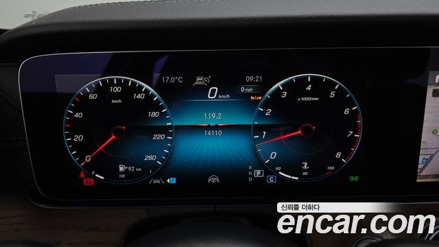 Mercedes-Benz E-Class 2023 — photo 11