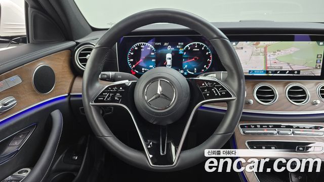 Mercedes-Benz E-Class 2023 — photo 19