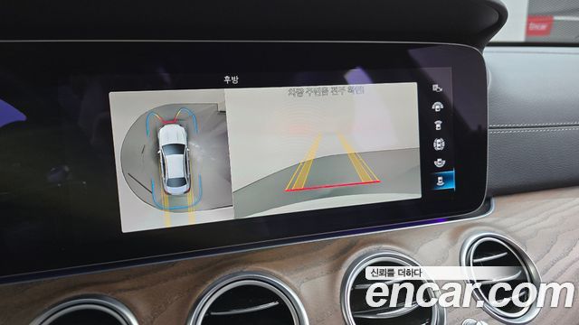 Mercedes-Benz E-Class 2023 — photo 20