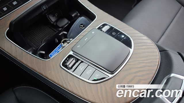 Mercedes-Benz E-Class 2023 — photo 23