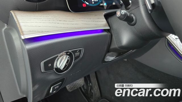 Mercedes-Benz E-Class 2023 — photo 25