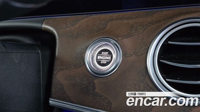 Mercedes-Benz E-Class 2023 — photo 26