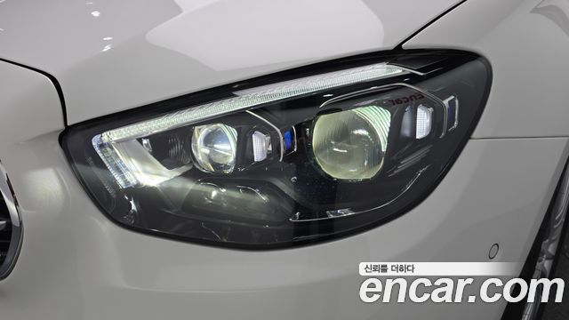 Mercedes-Benz E-Class 2023 — photo 8