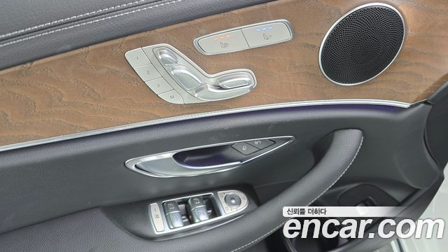 Mercedes-Benz E-Class 2023 — photo 27