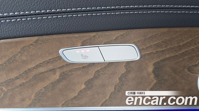 Mercedes-Benz E-Class 2023 — photo 29