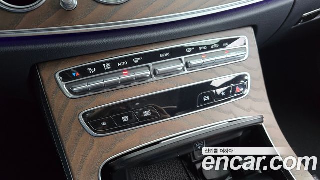 Mercedes-Benz E-Class 2023 — photo 30