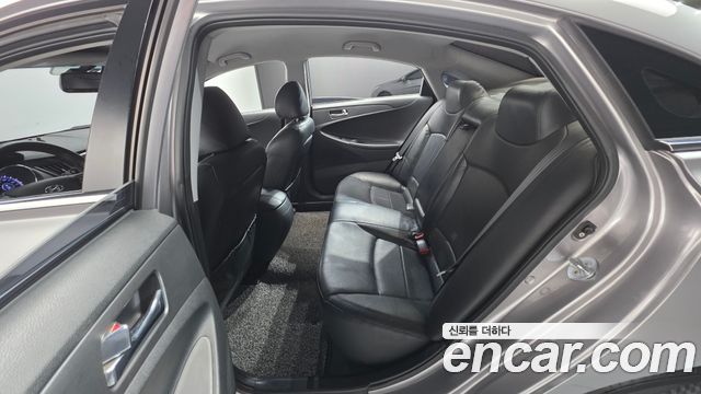 Hyundai Sonata 2010 — photo 17