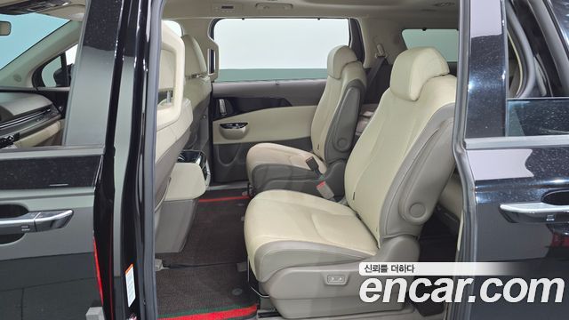 Kia Canival 2021 — photo 11