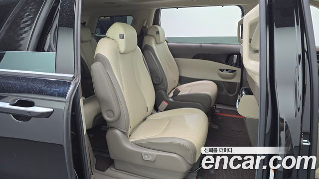 Kia Canival 2021 — photo 12