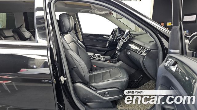 Mercedes-Benz GLS-Class 2017 — photo 11