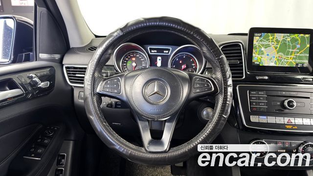 Mercedes-Benz GLS-Class 2017 — photo 13