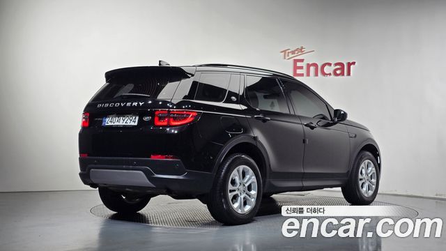 Land Rover Discovery Sport 2023 — photo 2