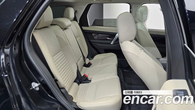 Land Rover Discovery Sport 2023 — photo 11