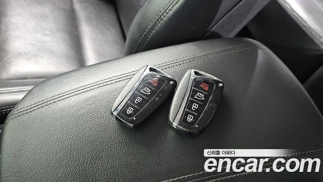 Hyundai Santafe 2017 — photo 23