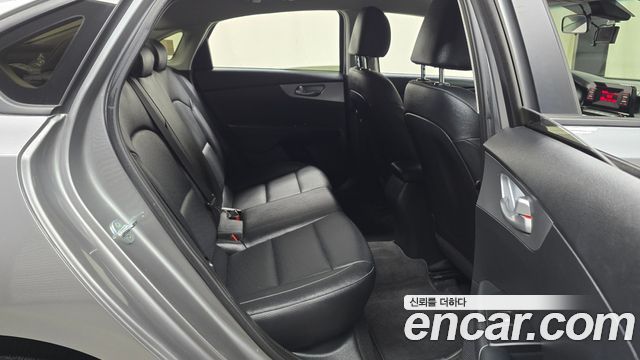 Kia K3 2022 — photo 17