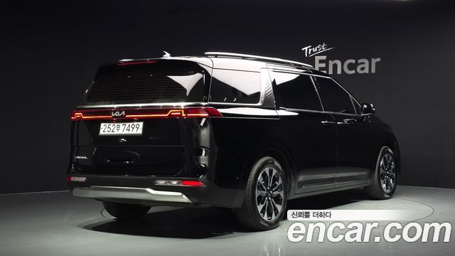 Kia Canival 2023 — photo 2