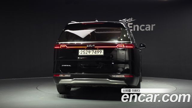 Kia Canival 2023 — photo 4