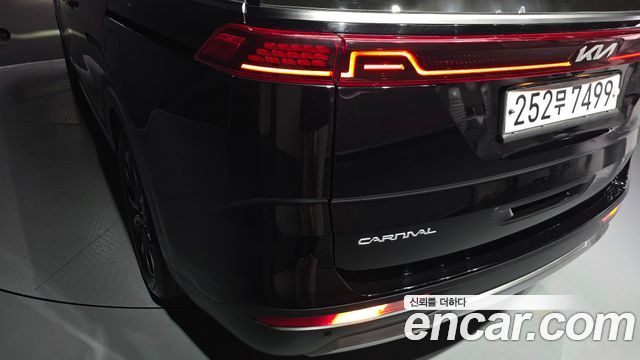 Kia Canival 2023 — photo 9
