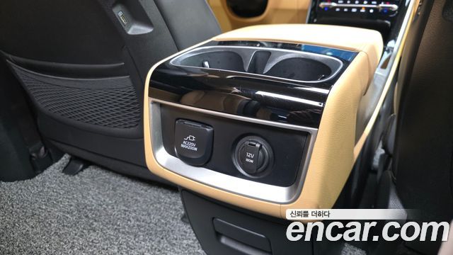 Kia Canival 2023 — photo 35