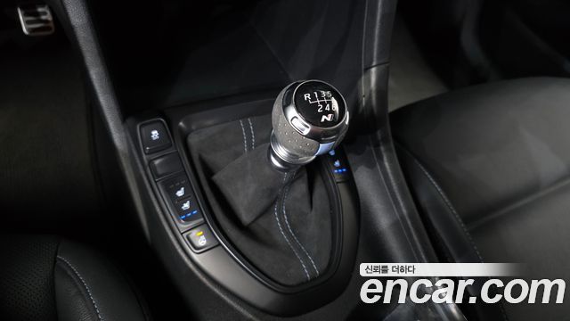 Hyundai Veloster 2019 — photo 12