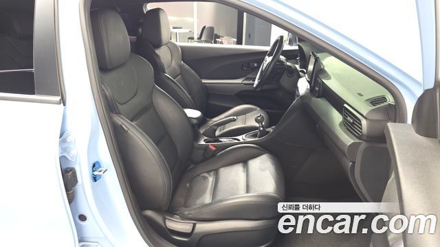 Hyundai Veloster 2019 — photo 16