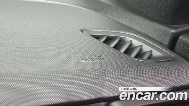 Hyundai Veloster 2019 — photo 30