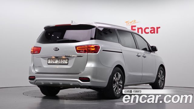 Kia Canival 2019 — photo 2