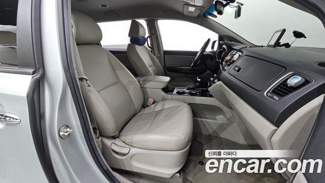 Kia Canival 2019 — photo 11
