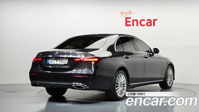 Mercedes-Benz E-Class 2022 — photo 2