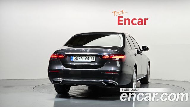 Mercedes-Benz E-Class 2022 — photo 4