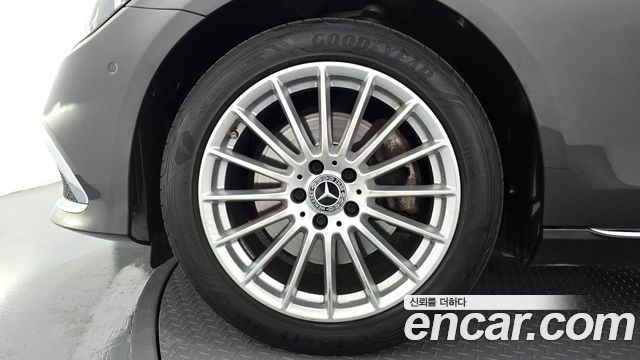 Mercedes-Benz E-Class 2022 — photo 5