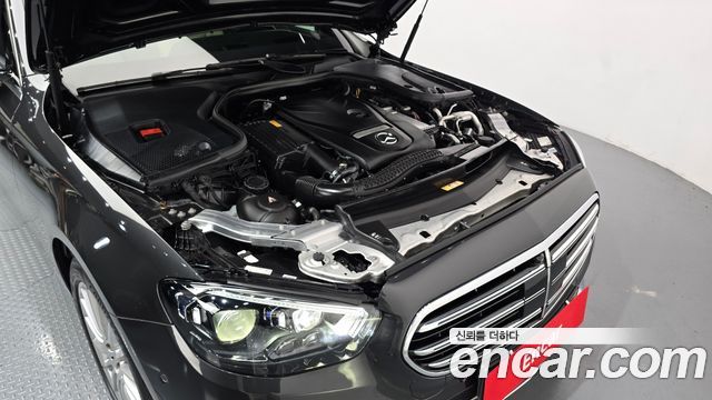 Mercedes-Benz E-Class 2022 — photo 6
