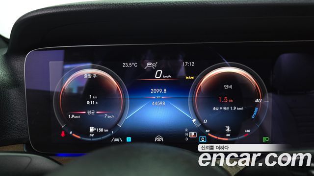 Mercedes-Benz E-Class 2022 — photo 8