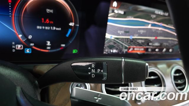 Mercedes-Benz E-Class 2022 — photo 9