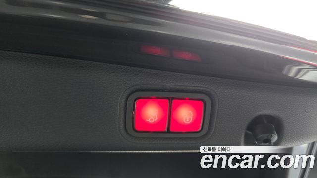 Mercedes-Benz E-Class 2022 — photo 16