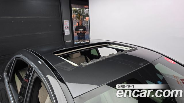 Mercedes-Benz E-Class 2022 — photo 19