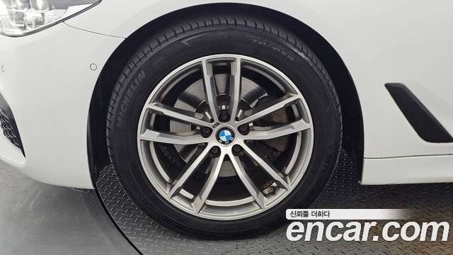 BMW 5-Series 2017 — photo 5
