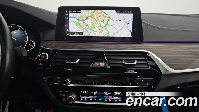BMW 5-Series 2017 — photo 12