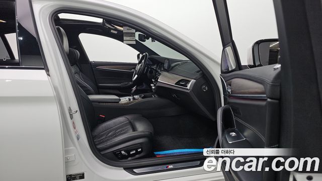 BMW 5-Series 2017 — photo 17