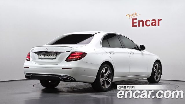 Mercedes-Benz E-Class 2019 — photo 2