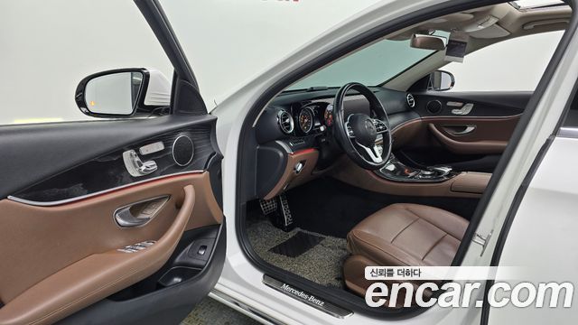 Mercedes-Benz E-Class 2019 — photo 10