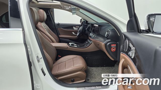 Mercedes-Benz E-Class 2019 — photo 11