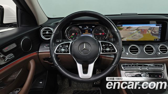 Mercedes-Benz E-Class 2019 — photo 13
